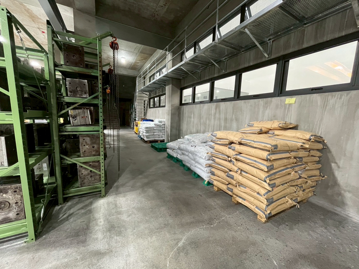 原料擺放區照片 1